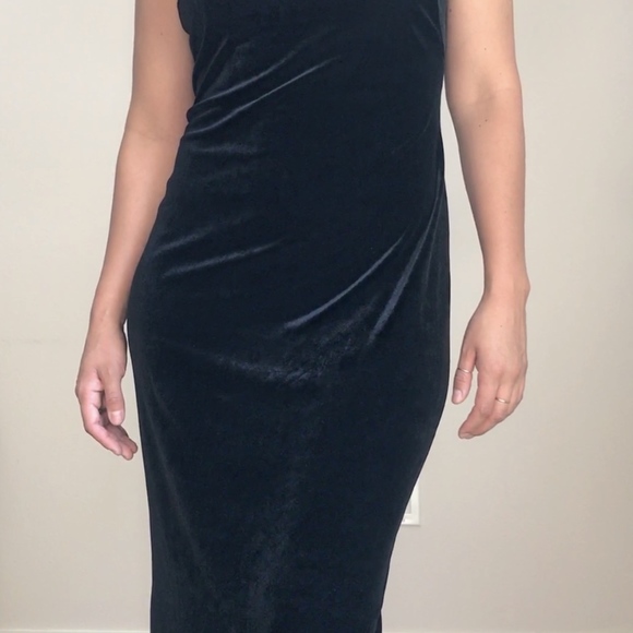 Vintage Black Velvet Dress Made in USA Circa 1980s - Picture 3 of 4
